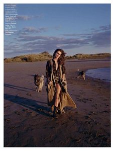 Andreea-Diaconu-by-Dan-Martensen-for-Vogue-Paris-August-2017-9-760x985.jpg