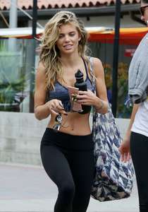 AnnaLynne-McCord-in-Tights-and-Sports-Bra--08.jpg