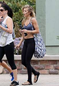 AnnaLynne-McCord-in-Tights-and-Sports-Bra--12.jpg