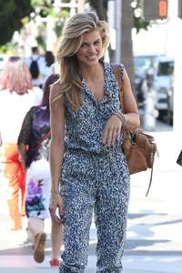 Annalynne-McCord-shopping-on-Rodeo-Drive--07.jpg