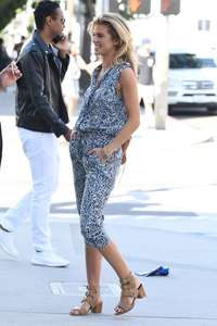 Annalynne-McCord-shopping-on-Rodeo-Drive--14.jpg