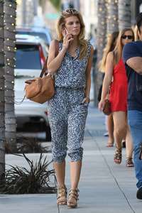 Annalynne-McCord-shopping-on-Rodeo-Drive--21.jpg