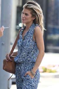 Annalynne-McCord-shopping-on-Rodeo-Drive--33.jpg