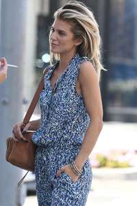 Annalynne-McCord-shopping-on-Rodeo-Drive--35.jpg