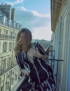 Annika-Krijt-by-An-Le-for-Vogue-Portugal-July-2017-6-760x985.thumb.jpg.7b223d1d686554f485512fcf6b8a63aa.jpg