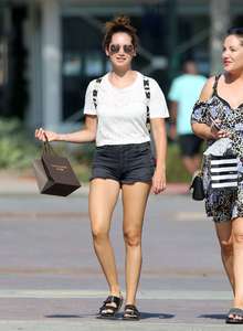 Ashley-Tisdale-in-Shorts-Shopping--01.jpg