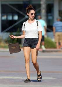 Ashley-Tisdale-in-Shorts-Shopping--02.jpg