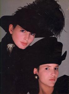 Avedon_Vogue_US_October_1984_01.thumb.jpg.7c42e225e60ee586ea6a8b65160b9af4.jpg