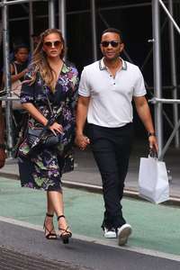 Chrissy-Teigen-out-in-New-York--01.jpg