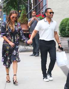 Chrissy-Teigen-out-in-New-York--04.jpg