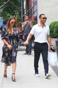 Chrissy-Teigen-out-in-New-York--05.jpg