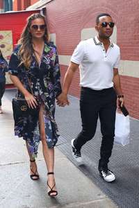 Chrissy-Teigen-out-in-New-York--06.jpg