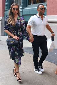 Chrissy-Teigen-out-in-New-York--10.jpg