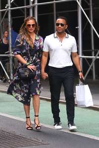 Chrissy-Teigen-out-in-New-York--12.jpg