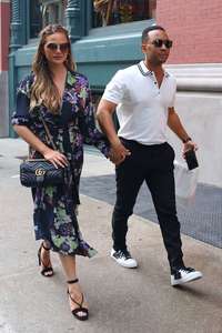 Chrissy-Teigen-out-in-New-York--14.jpg