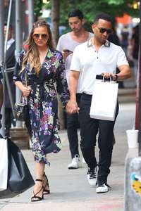 Chrissy-Teigen-out-in-New-York--17.jpg