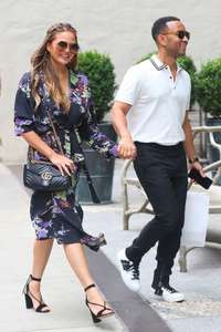 Chrissy-Teigen-out-in-New-York--18.jpg