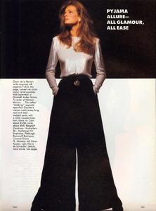 Cordula_Penn_Vogue_US_September_1988_10.thumb.jpg.c5319e2270f9b68307b415d9cb9e73ba.jpg