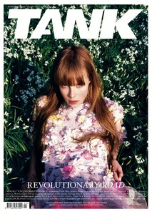 Edie_Campbell_by_Viktor_Vauthier_Tank_Summer_2011.thumb.jpg.d767044f0f068554b5ea12d62225b913.jpg