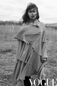 Emilia-Clarke-Vogue-China-August-2017-Cover-Photoshoot05.thumb.jpg.b722871d2d3d544f05fef4c0d6f12a63.jpg