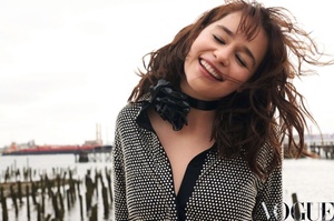 Emilia-Clarke-Vogue-China-August-2017-Cover-Photoshoot06.thumb.jpg.0b79c5528e715550570c59912faebca5.jpg