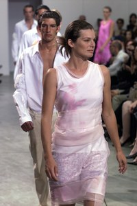 HELMUT-LANG-SPRING-1999-RTW-58.thumb.JPG.1bbd5d32114010d13b5c25b875588835.JPG