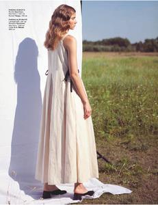 Harpers_Bazaar_Romania__IulieAugust_2017-page-024.jpg