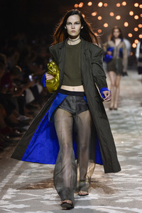 Hugo-Mens-Women-SS18-Pitti-1048-1497391259-thumb.JPG