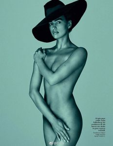 Irina-Shayk-by-Mario-Testino-for-Vogue-Spain-August-2017-4-760x979.thumb.jpg.530ed3fbae5319d76ed18ca76e11c443.jpg