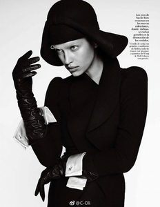 Irina-Shayk-by-Mario-Testino-for-Vogue-Spain-August-2017-6-760x979.thumb.jpg.afc3377dbd9a19a68ecb29097537e848.jpg