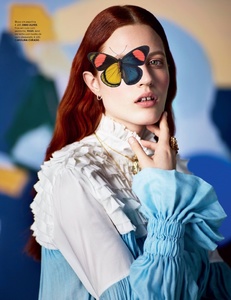 Julia-Banas-Vogue-Portugal-May-2017-Cover-Editorial06.thumb.jpg.7a99919e9d781d82d66ad2c9cf6d6e56.jpg