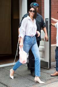 Kendall-Jenner-in-Jeans--10.jpg