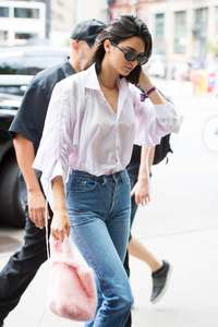 Kendall-Jenner-in-Jeans--14.jpg