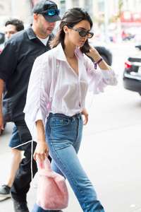 Kendall-Jenner-in-Jeans--19.jpg