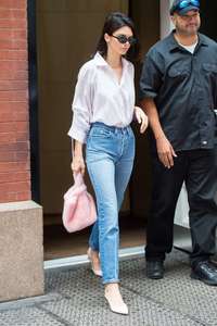 Kendall-Jenner-in-Jeans--25.jpg