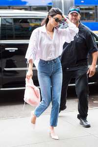 Kendall-Jenner-in-Jeans--26.jpg