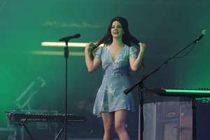 Lana-Del-Rey-Performs-at-Lollapalooza--04.jpg