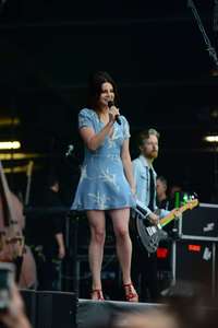 Lana-Del-Rey-Performs-at-Lollapalooza--06.jpg