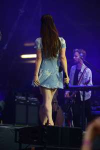 Lana-Del-Rey-Performs-at-Lollapalooza--14.jpg