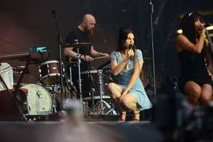 Lana-Del-Rey-Performs-at-Lollapalooza--15.jpg