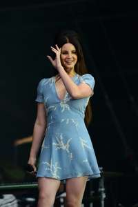 Lana-Del-Rey-Performs-at-Lollapalooza--18.jpg