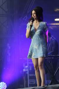 Lana-Del-Rey-Performs-at-Lollapalooza--19.jpg