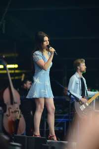 Lana-Del-Rey-Performs-at-Lollapalooza--20.jpg