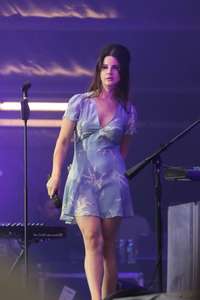 Lana-Del-Rey-Performs-at-Lollapalooza--23.jpg