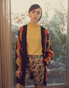 Lily-Collins-The-Edit-June-2017-Cover-Photoshoot03.thumb.jpg.dfddd64f3b31c18816540826f700eb15.jpg