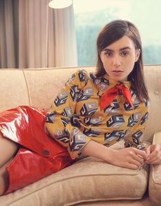 Lily-Collins-The-Edit-June-2017-Cover-Photoshoot07.thumb.jpg.1a047cd1628acfe6176c1443eb4c5755.jpg
