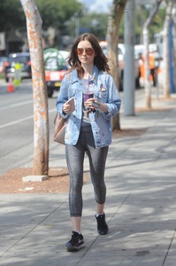 Lily_Collins__13_.jpg