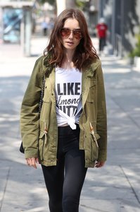 Lily_Collins__19_.jpg