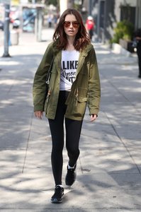 Lily_Collins__22_.jpg