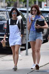 Lucy-Hale-at-Joans-on-Third-for-lunch--01.jpg